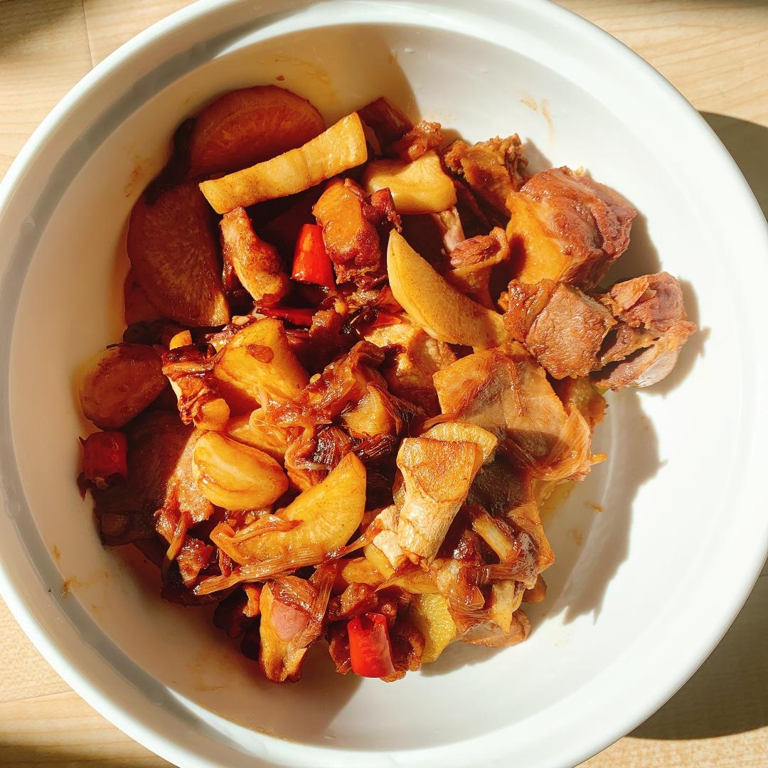 腊鸭腿炖萝卜