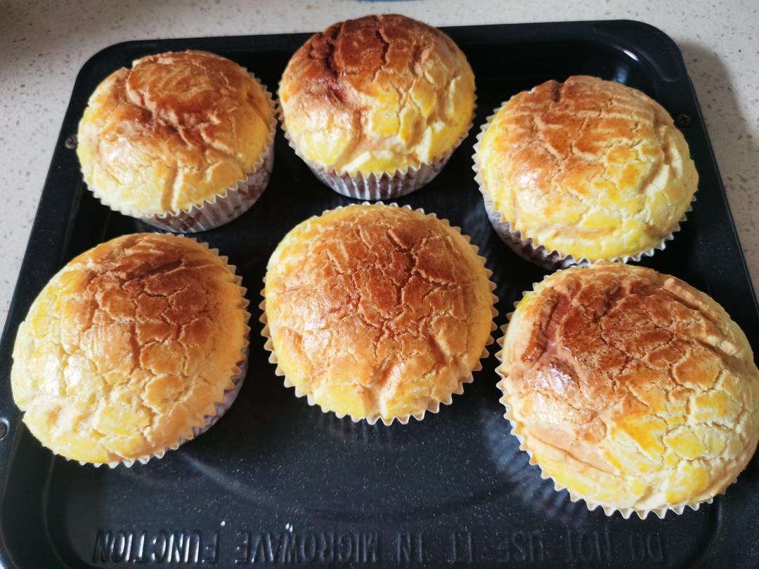 酥到掉渣的奶酥菠萝包