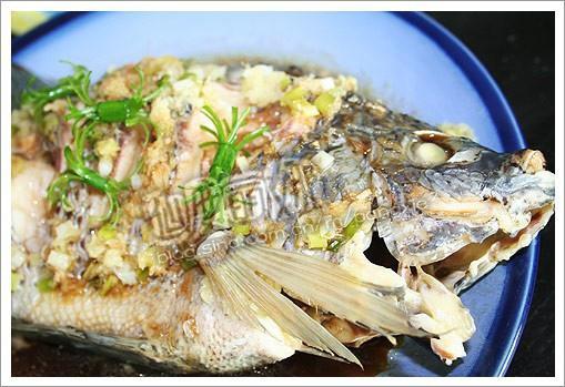 葱姜蒸福寿鱼的做法