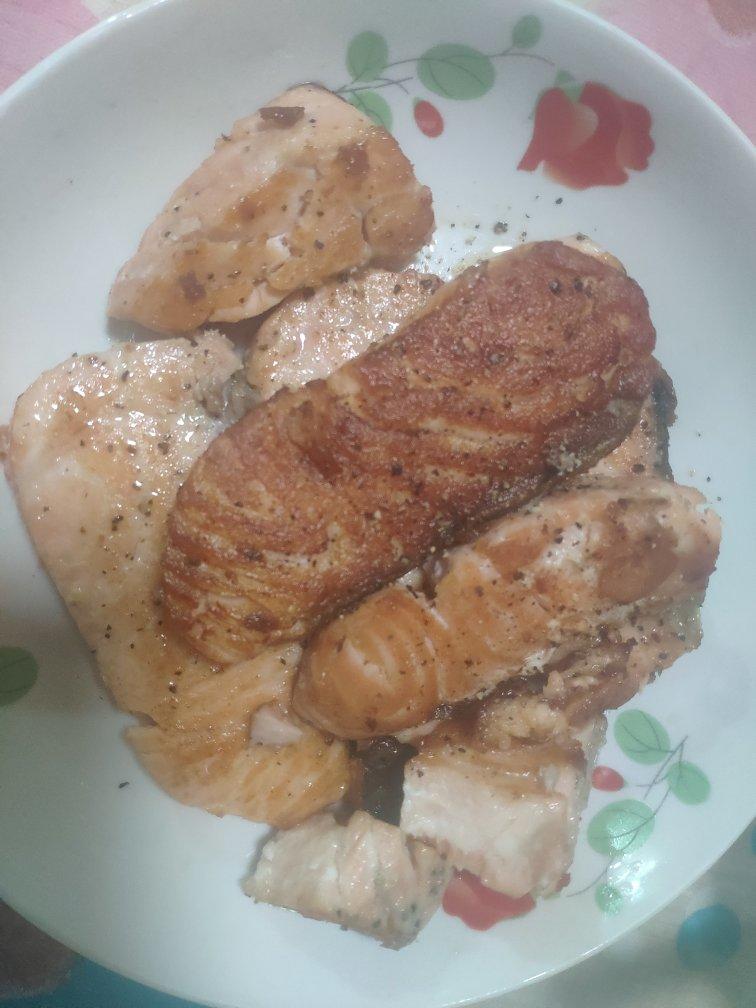 黑胡椒煎三文鱼