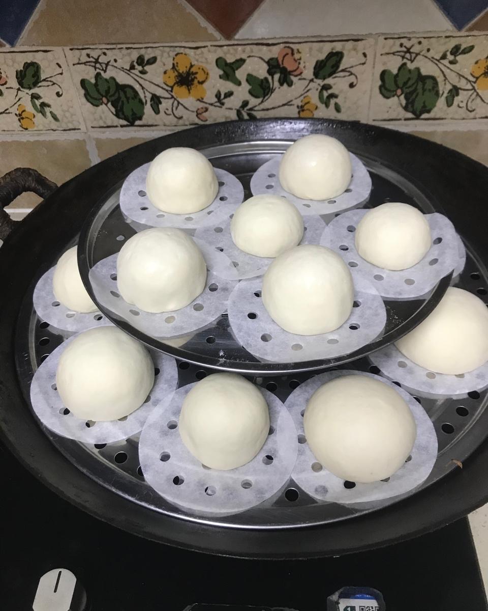 松软香甜的奶黄包，很快就可以搞定。