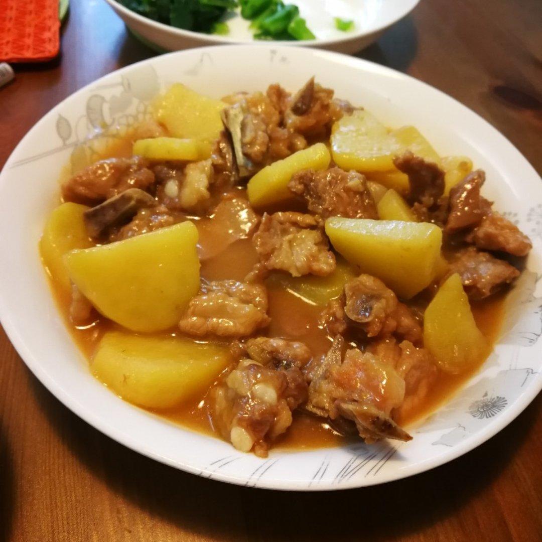 土豆烧排骨