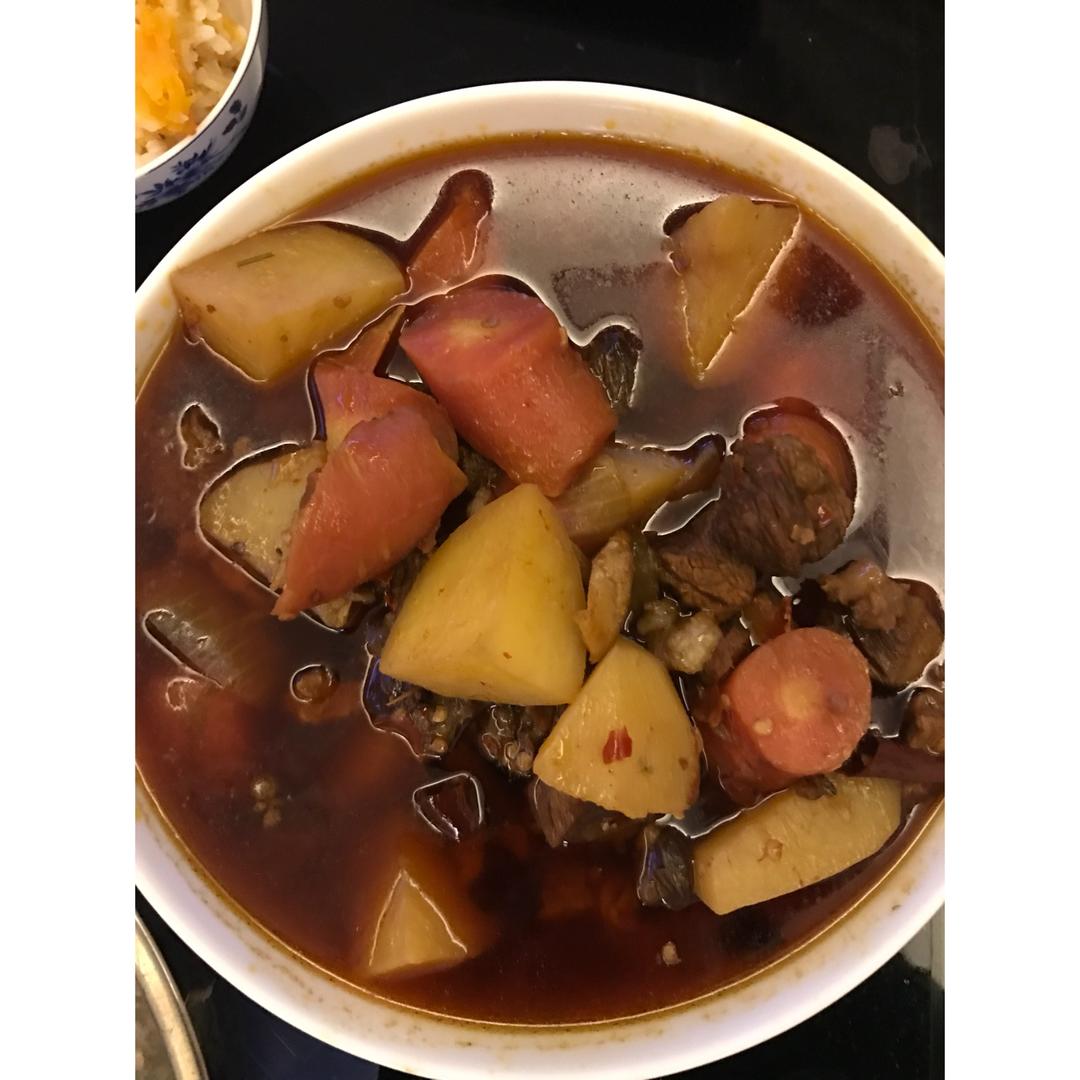 胡萝卜土豆烧牛腩