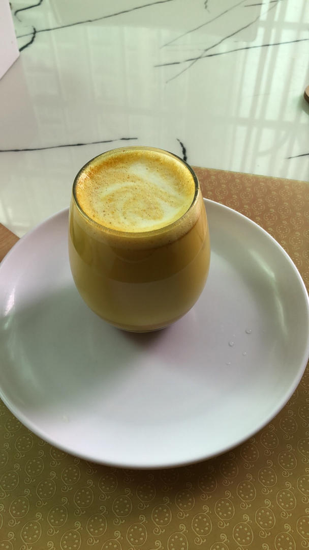 古老的智慧-姜黄椰子奶拿铁