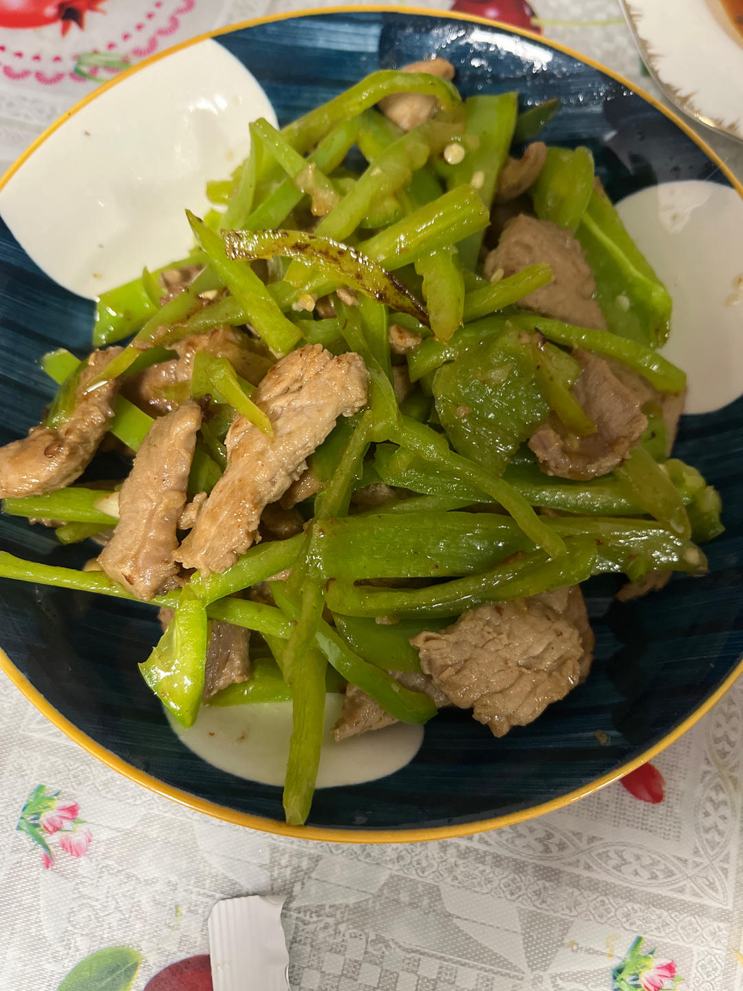 青椒肉丝，这样炒太好吃了。