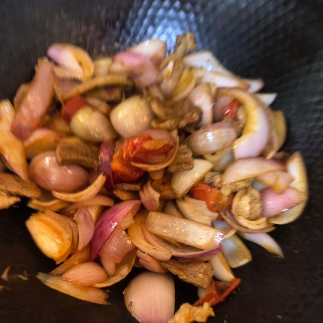 洋葱炒羊腿肉-用这个方法炒羊肉，无膻味还不柴，做出来的羊肉又鲜又嫩