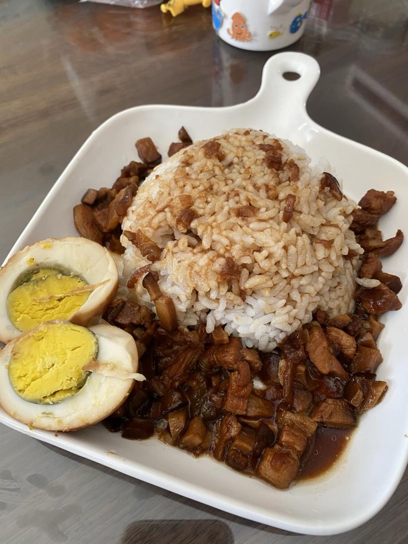 洋葱酥卤肉饭