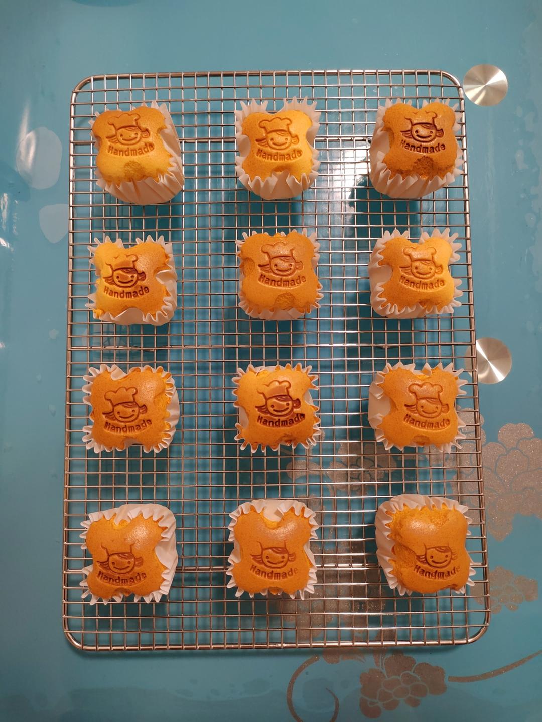 完美戚風杯子蛋糕（一定不会开裂的方法）