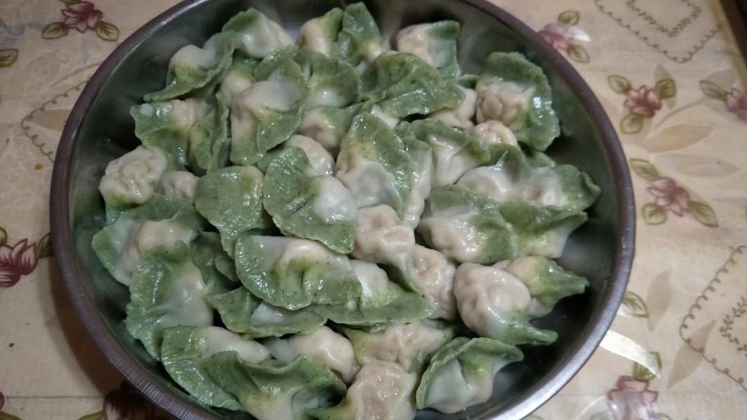 翡翠白玉白菜饺子详细版（附翡翠白玉白菜饺子包法，翡翠白玉饺子皮两种制法，面包机和面，翡翠白玉烧卖，各种馅料搭配）