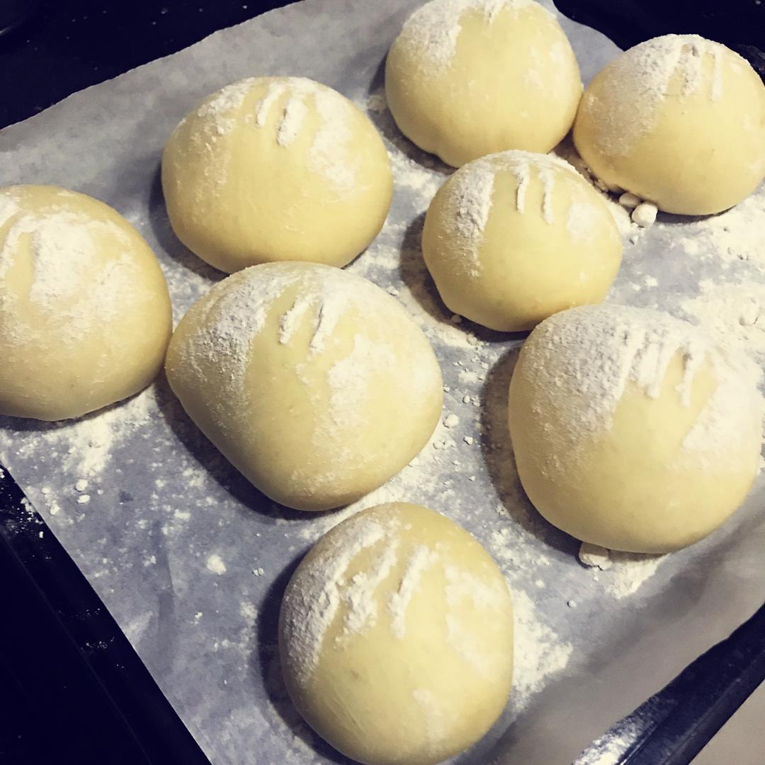 沙拉肉松咸蛋黄面包