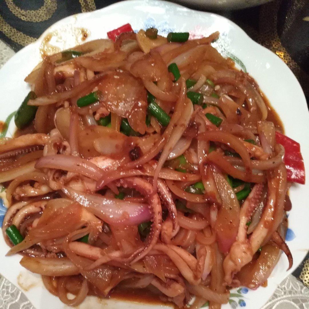 洋葱酱爆鱿鱼须