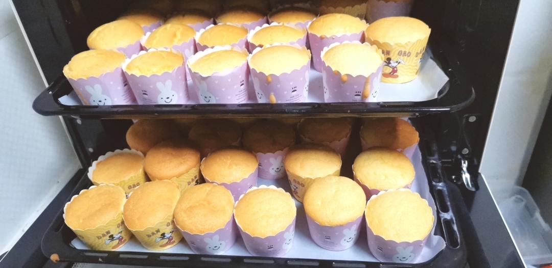 戚风小纸杯蛋糕