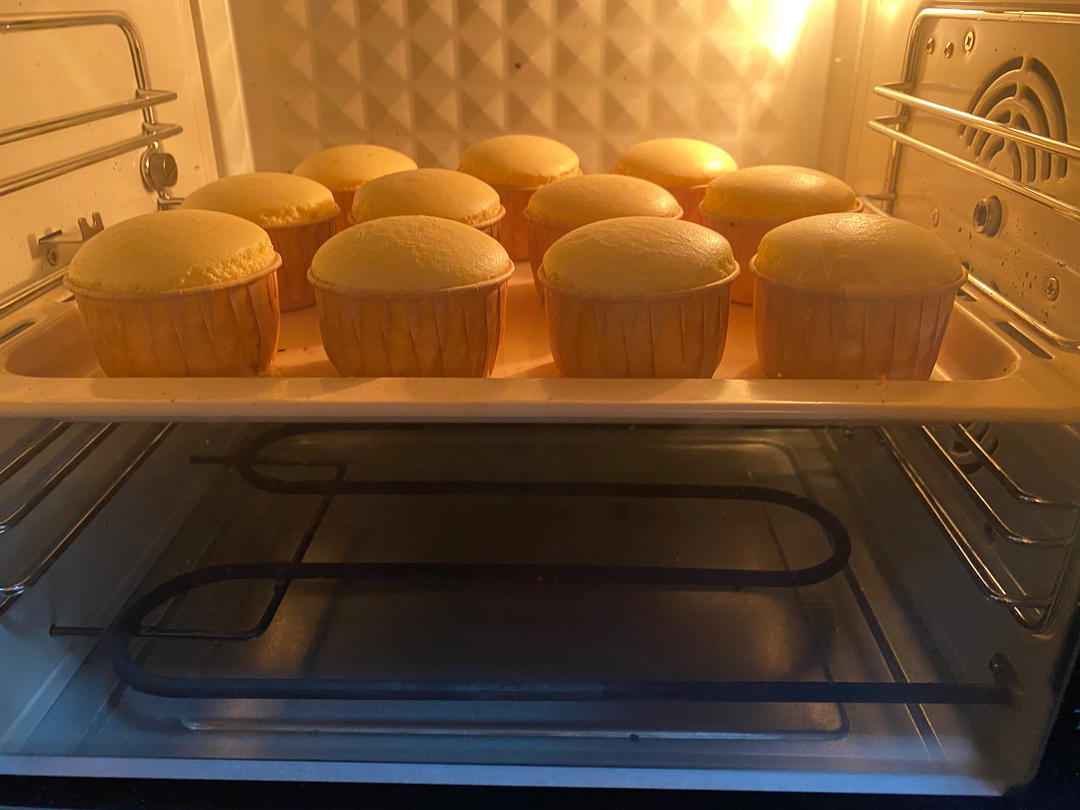 戚风小纸杯蛋糕