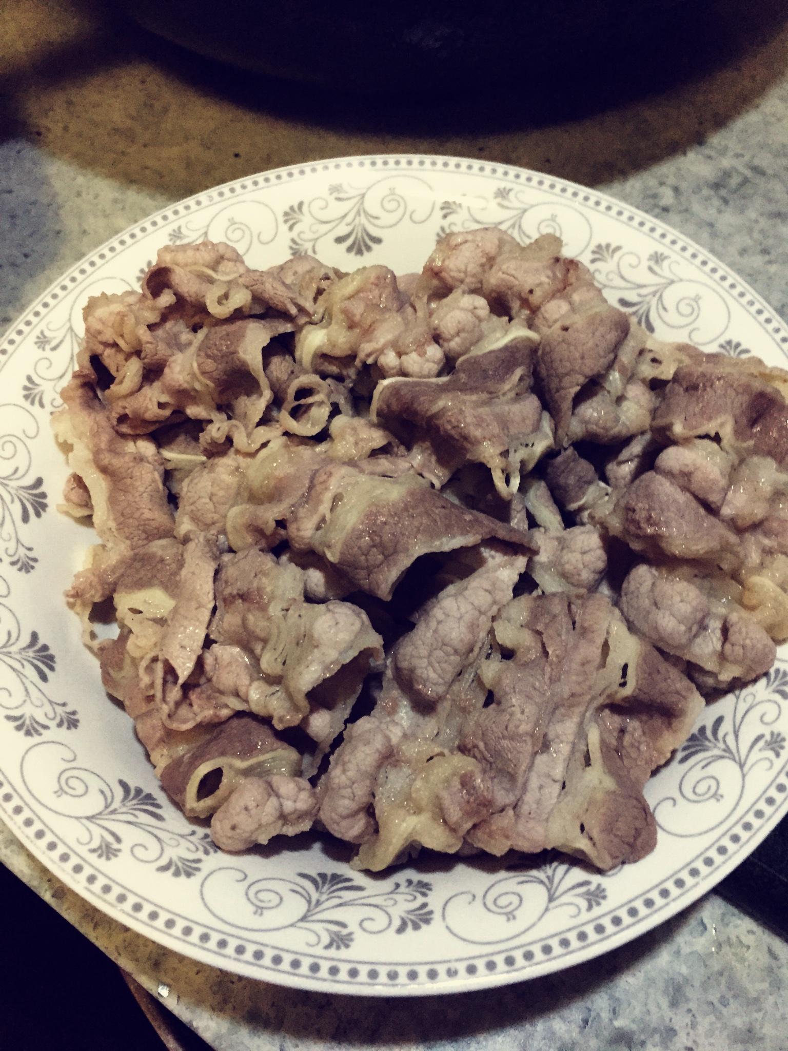 甩吉x家十条横马路的牛肉饭（cooking with dog）的做法 步骤2