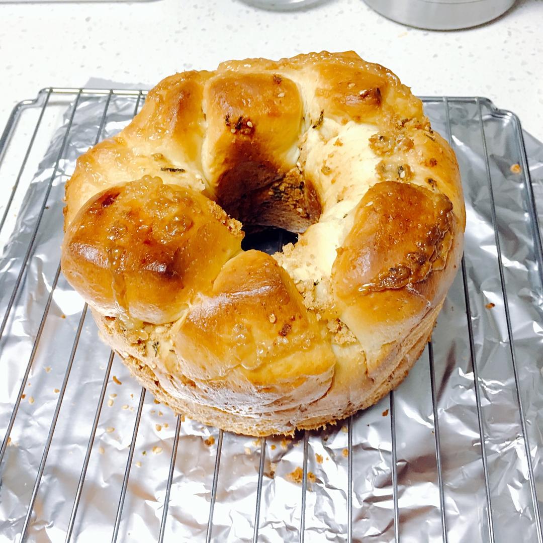 肉松色拉酱中空面包