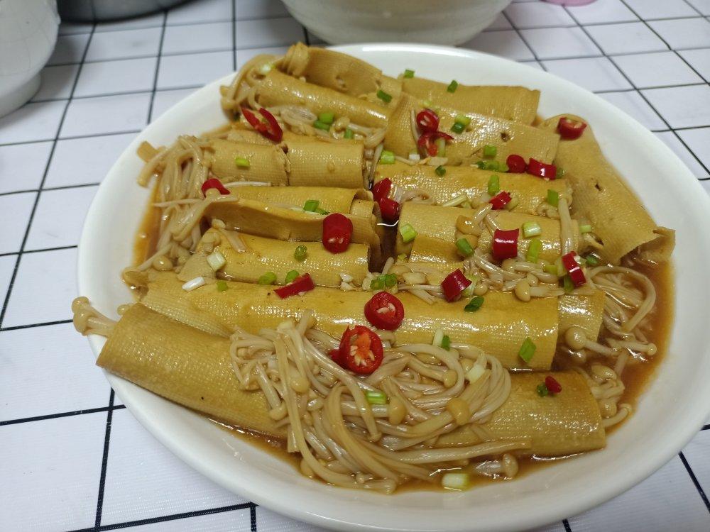金针菇豆皮卷