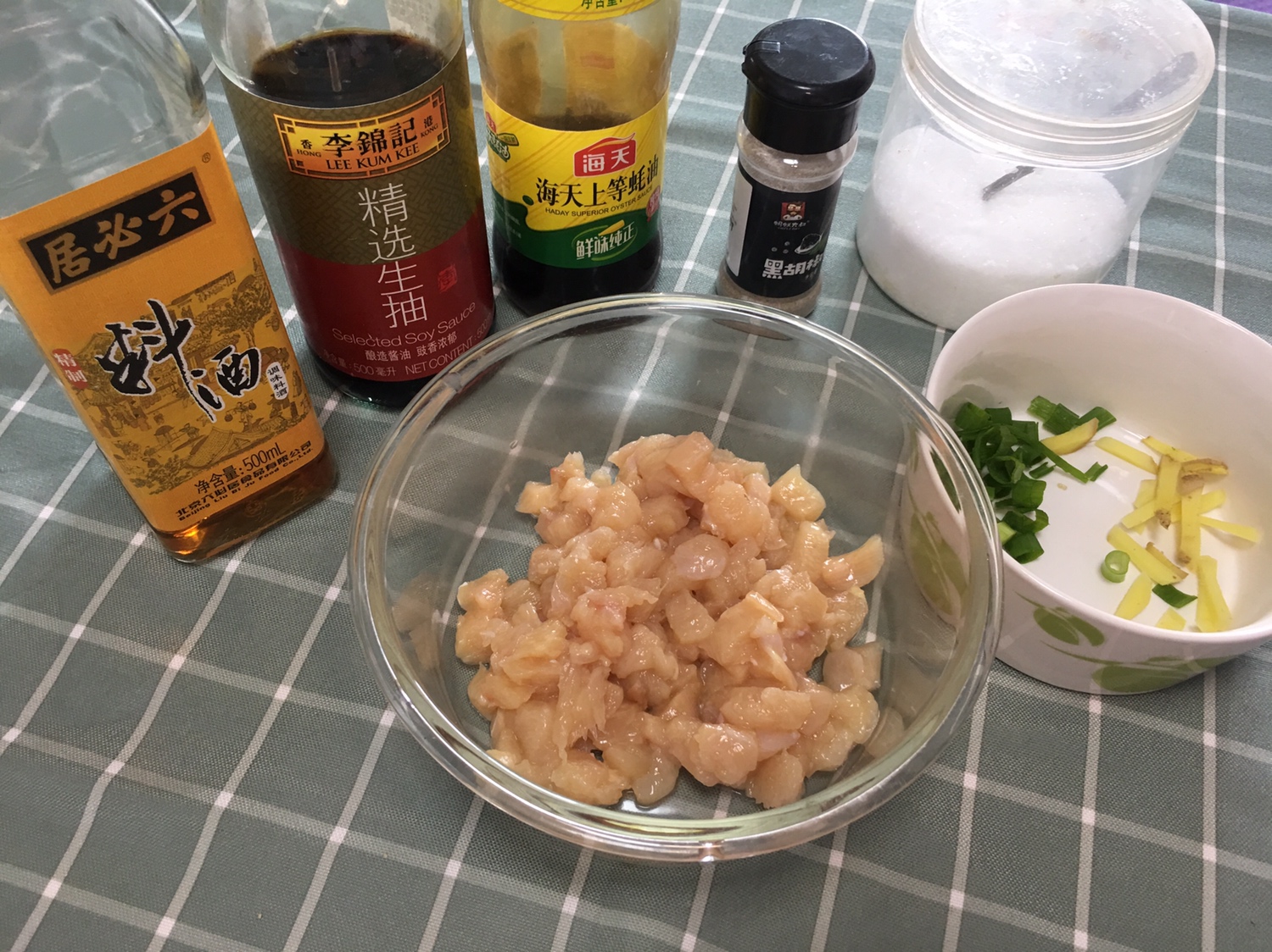 神仙减脂餐—欧阳娜娜同（gai liang）款花椰菜鸡胸肉炒糙米饭的做法 步骤1