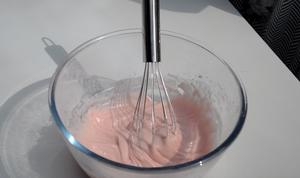 草莓蛋糕卷‼️颜值口感满分💯的做法 步骤2