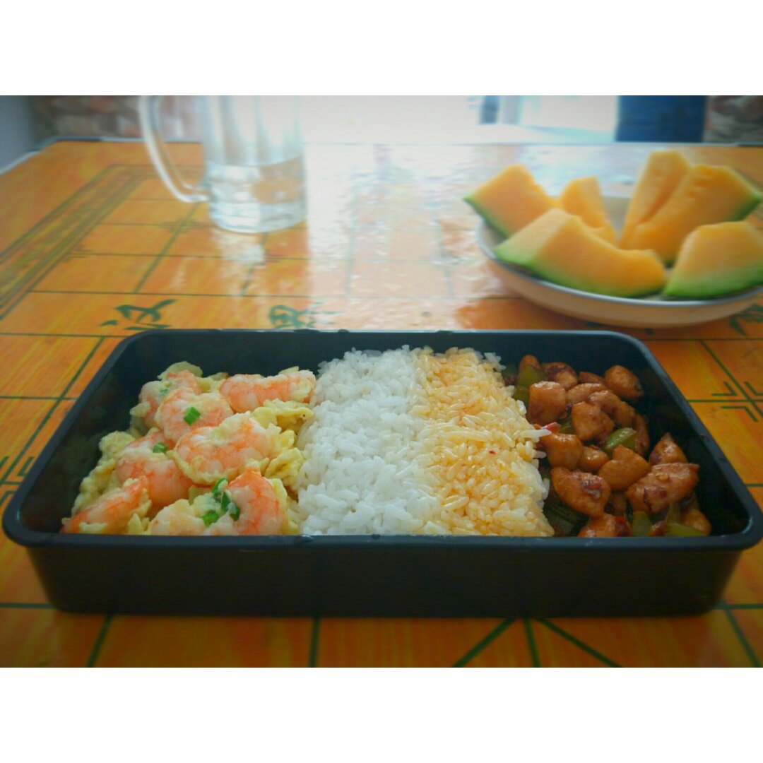 粤鲜配川辣，虾仁滑蛋&酱爆鸡丁便当，鲜滑香爽！