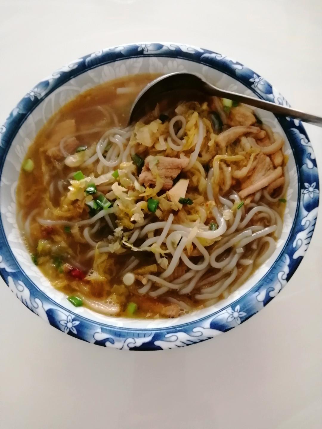东北酸菜炖白肉