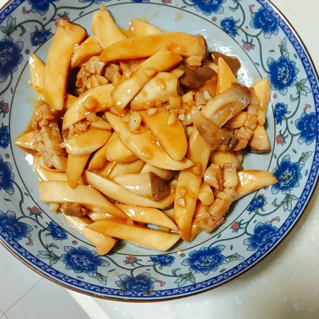 piupiulu做的鸡腿菇炒肉片