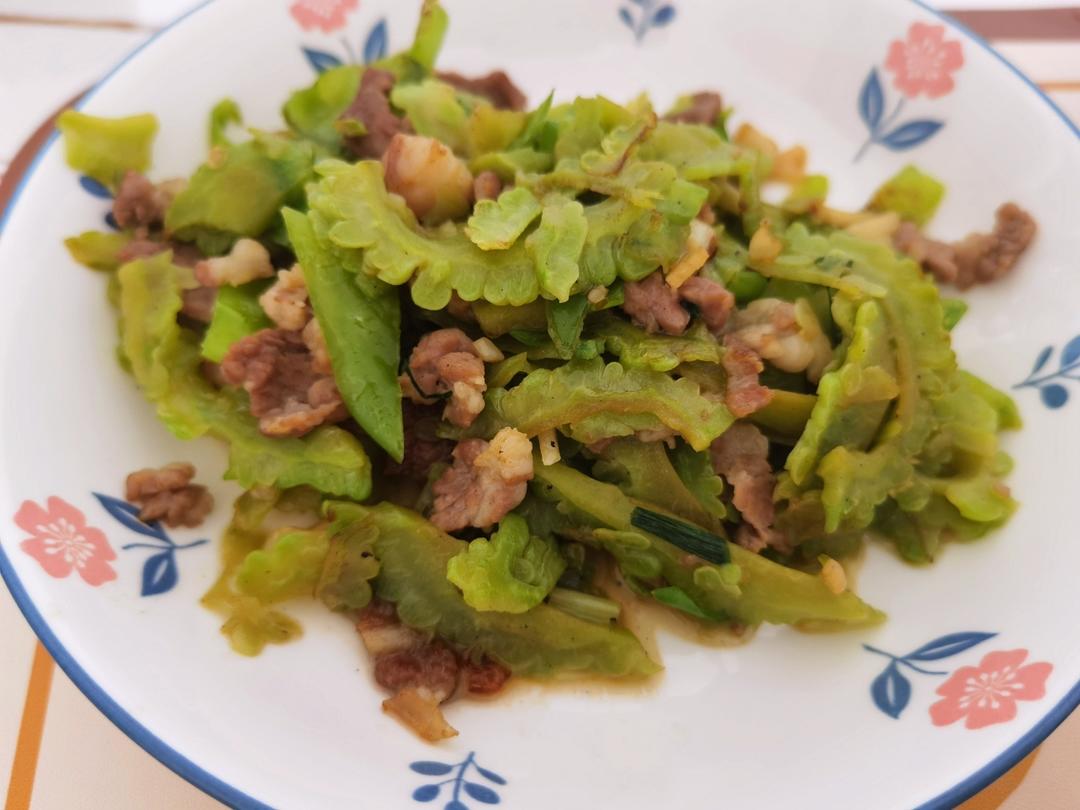 苦瓜炒肉 苦瓜这样做去除大半苦味