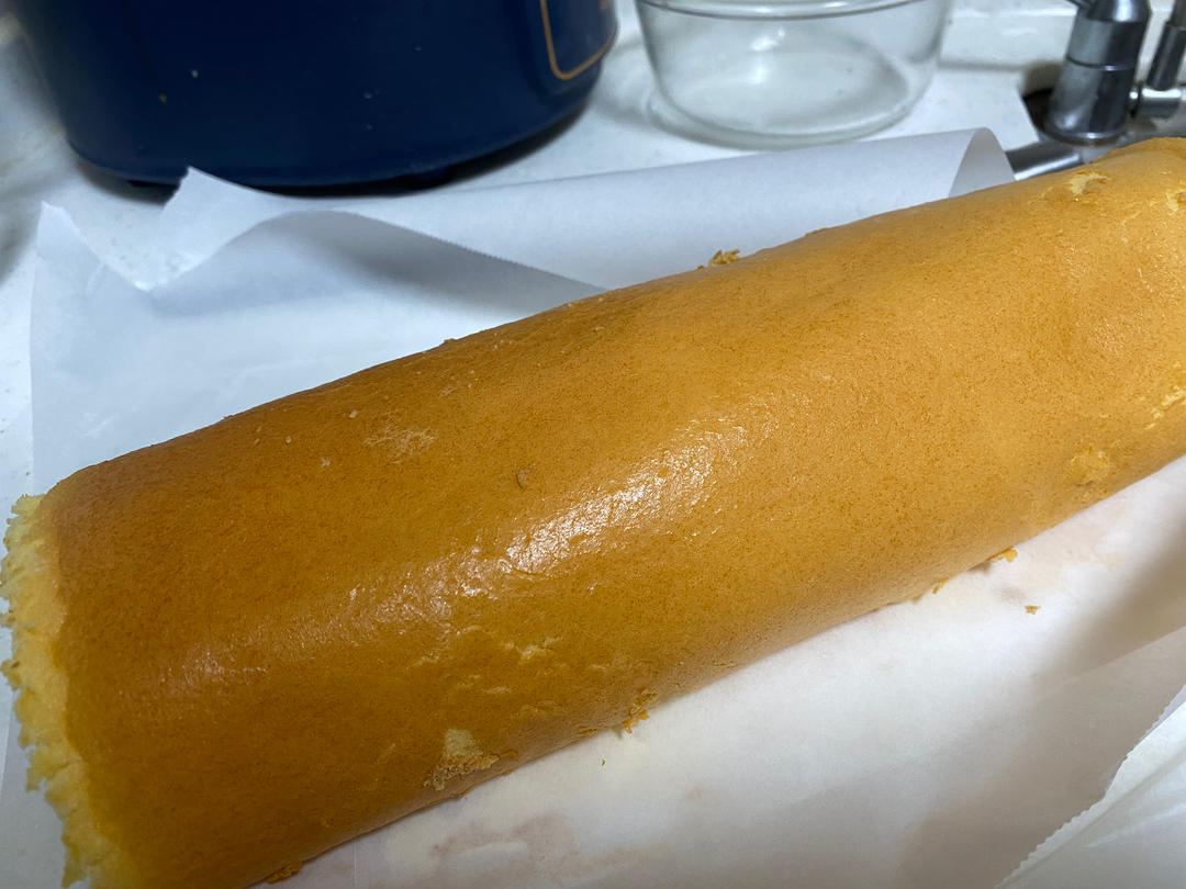 超详细的瑞士卷奶油蛋糕卷原味蛋糕卷的制作方法 饱满不掉皮不开裂（附模具换算方法）