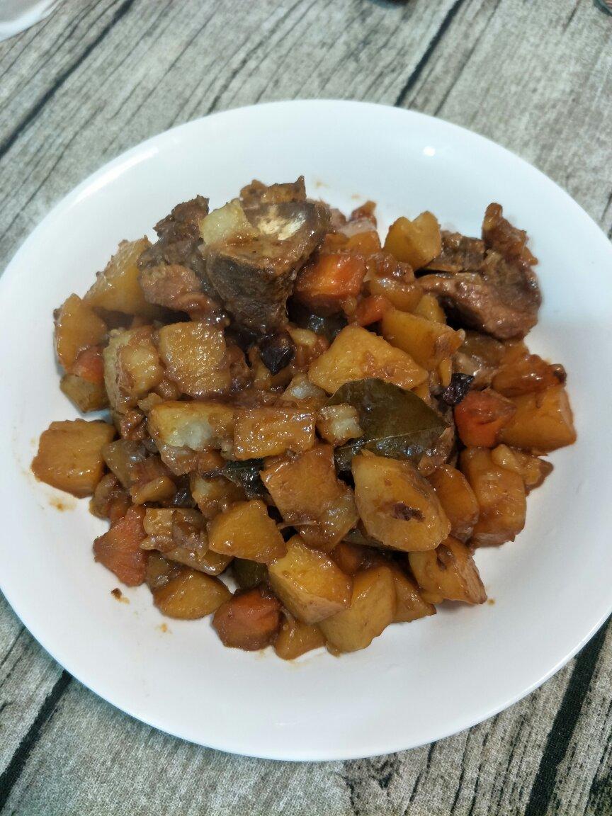 胡萝卜土豆炖排骨