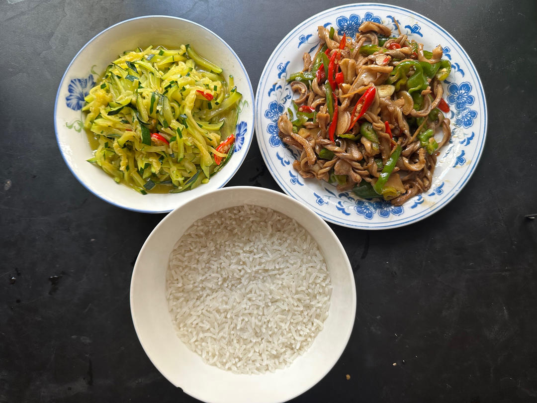 一菜二吃“米饭杀手”爆炒香辣猪肚&暖胃胡椒猪肚汤