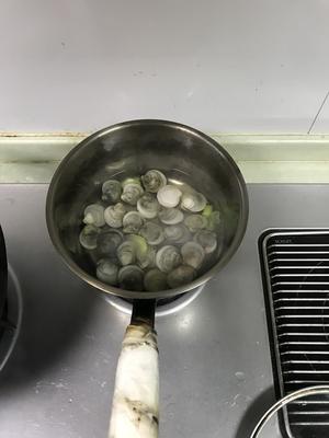 蛤蜊蒸蛋好吃的小窍门的做法 步骤2