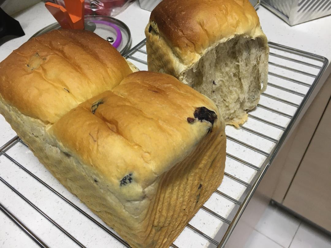 酒渍葡萄干吐司