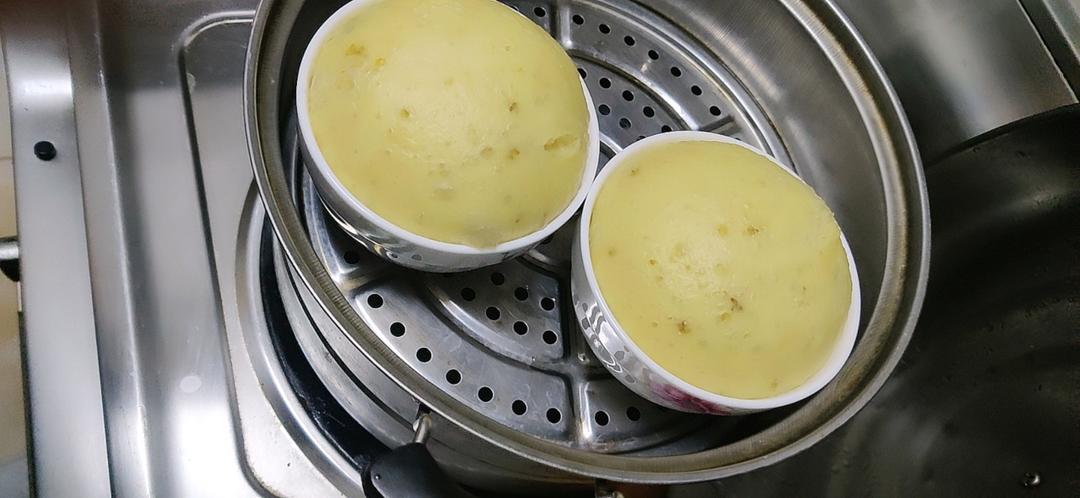 两个鸡蛋一碗面 全程手不粘面 轻松搞定小碗蒸发糕 蓬松煊软 比面包好吃