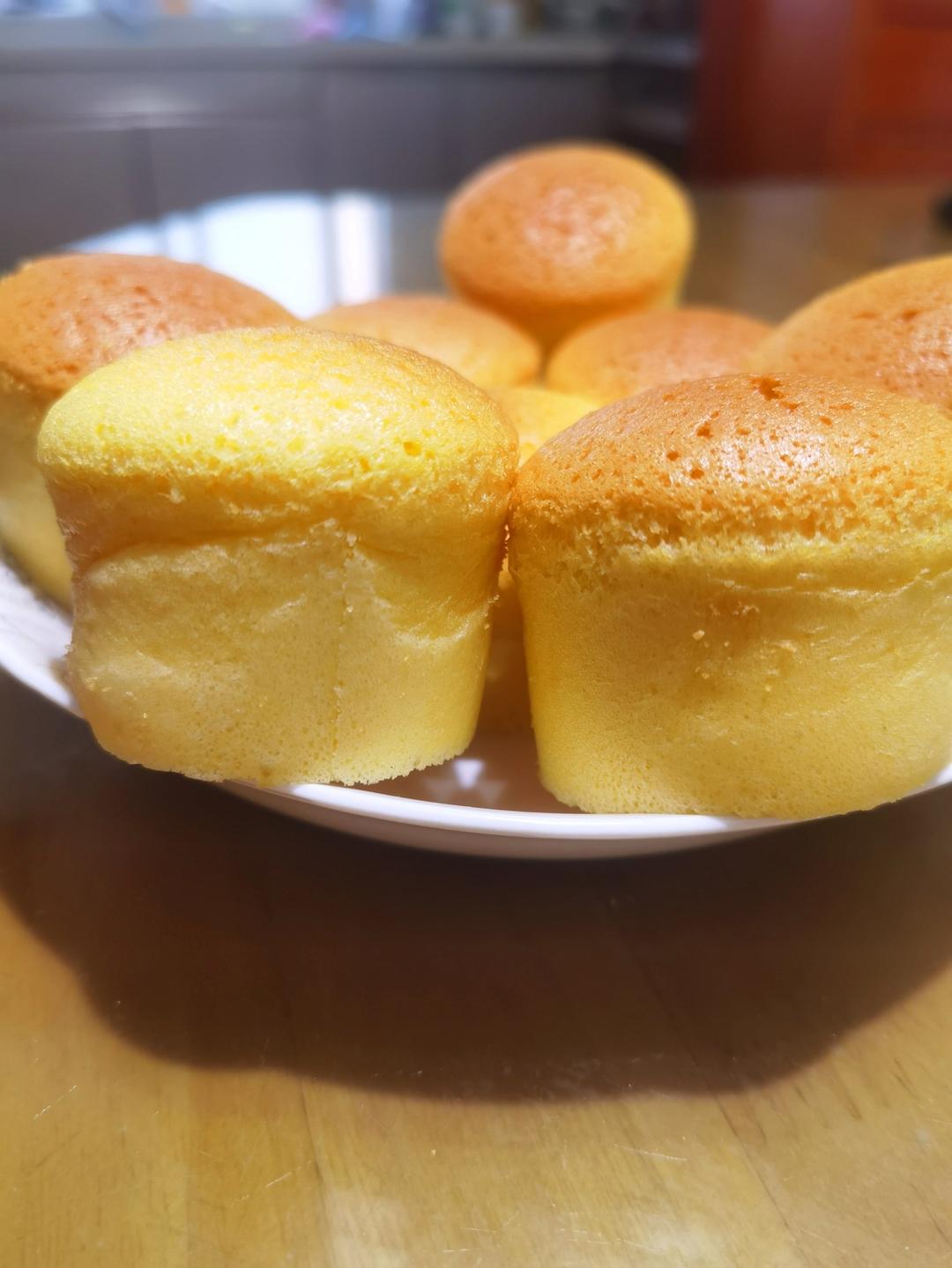 软萌软萌的古早味纸杯蛋糕