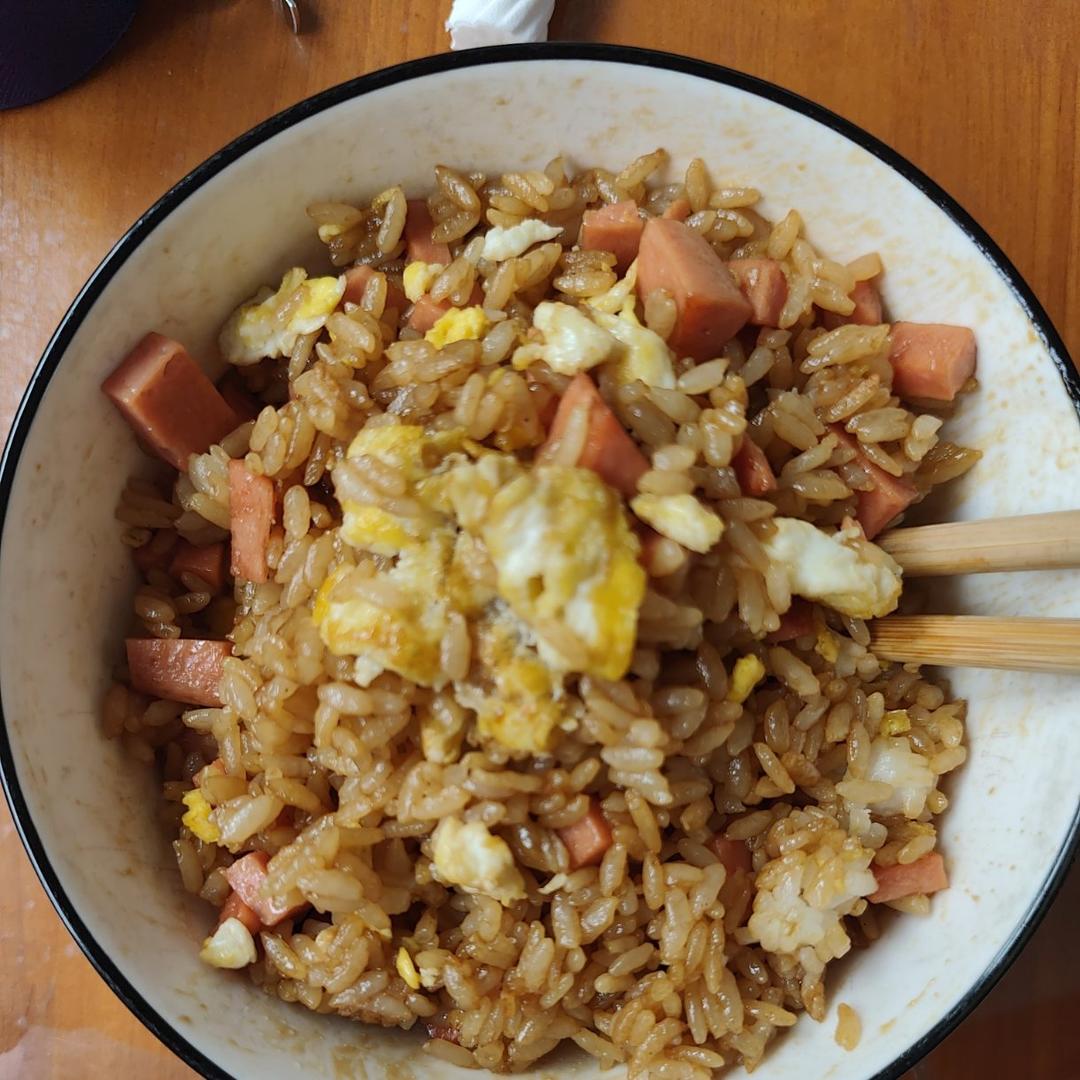 土豆的万能吃法😋土豆午餐肉炒饭～～