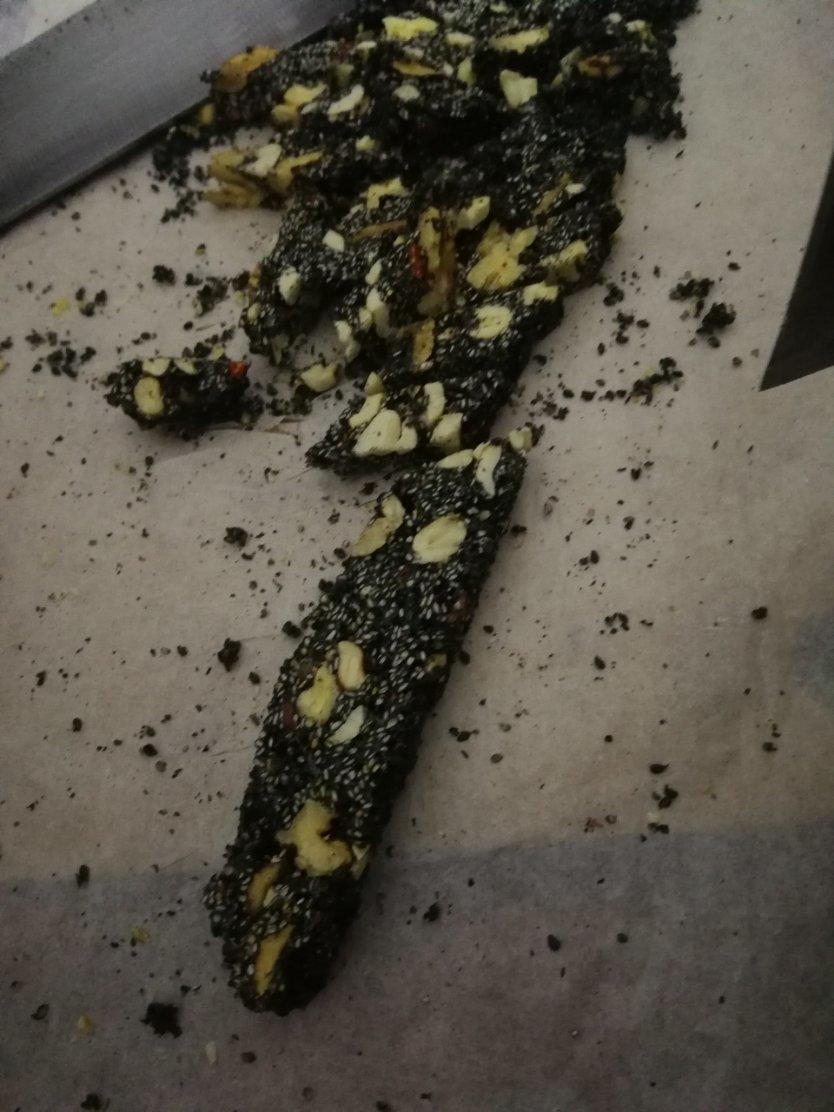 枸杞核桃花生黑芝麻片