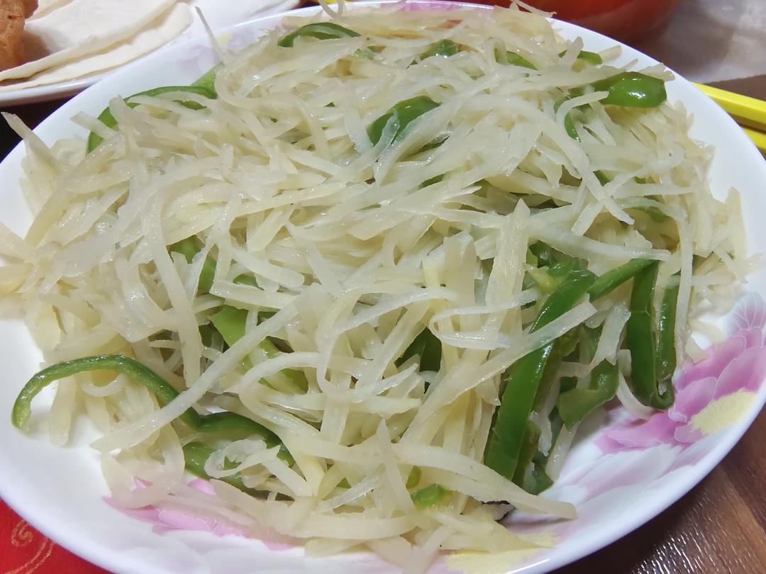青椒土豆丝（爽脆可口）