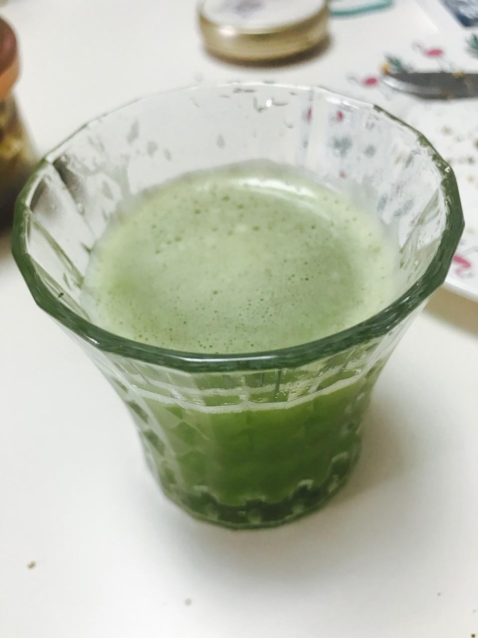 april-144做的西芹苹果汁