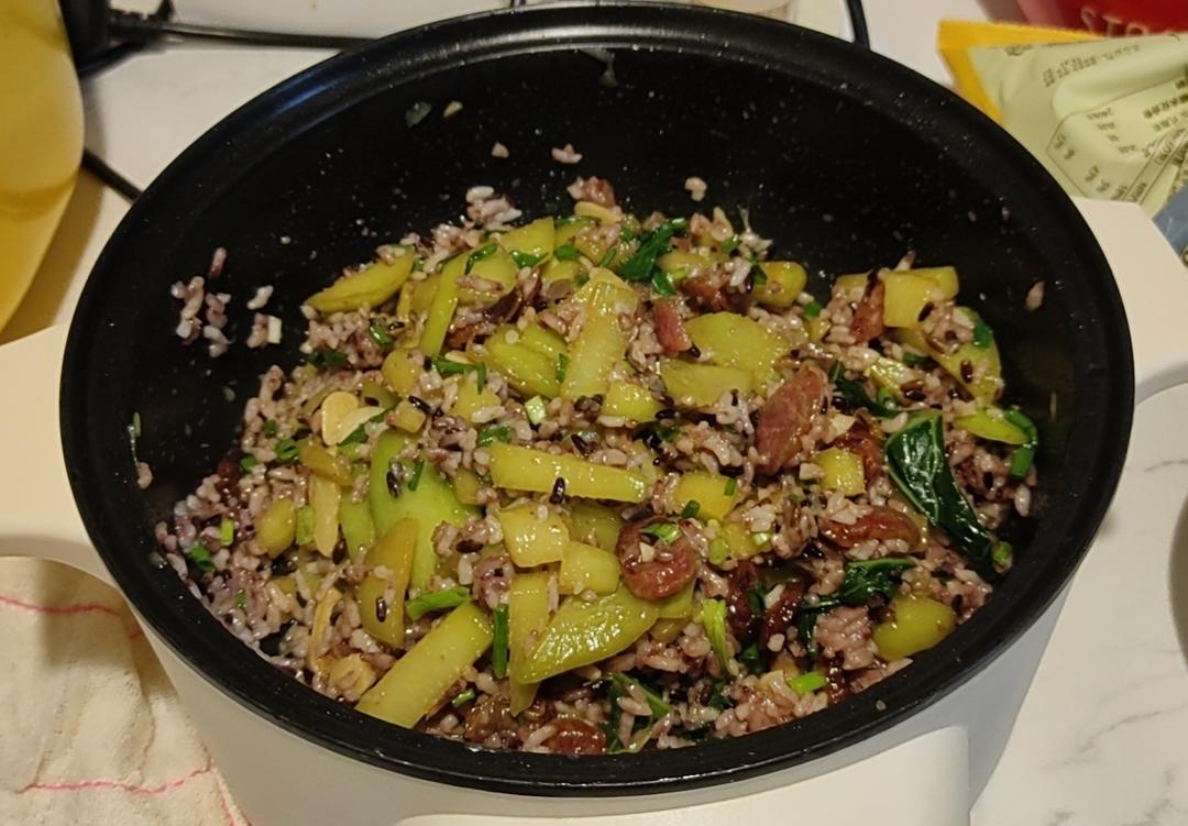 湿炒芥兰腊肠杂粮饭