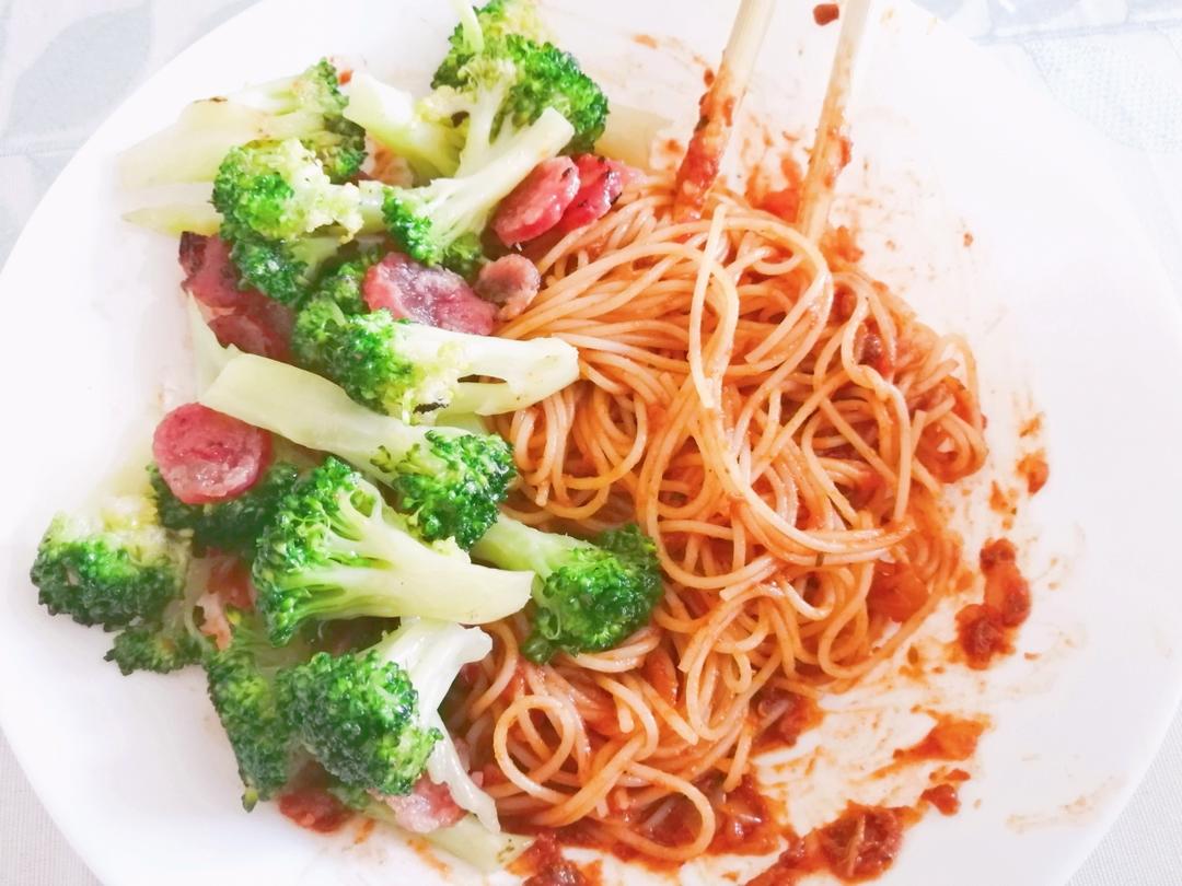 西兰花炒广式腊肠