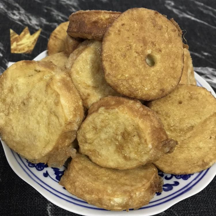 炸窝头片蘸臭豆腐
