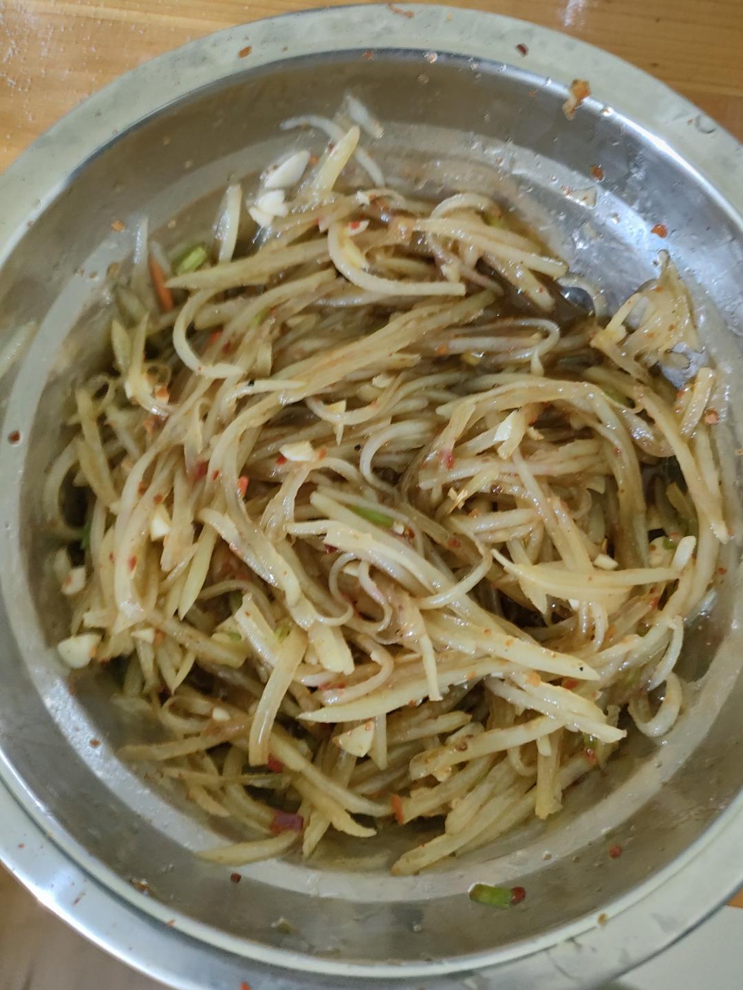 【炝拌土豆丝】