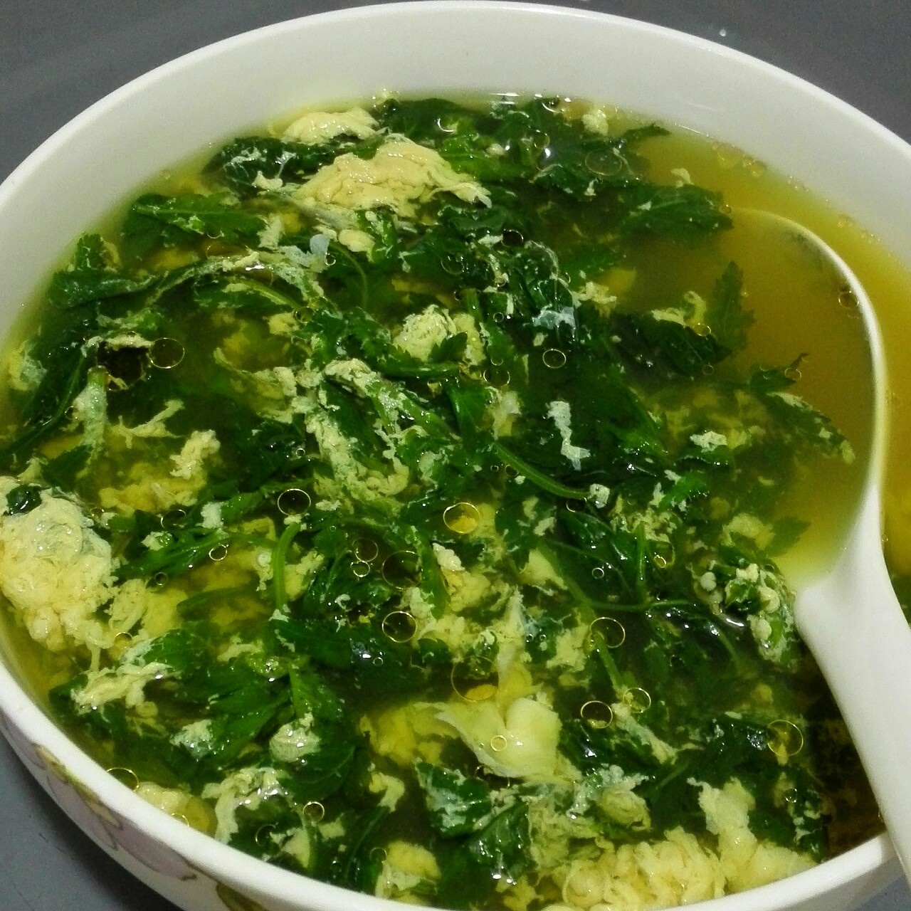 逗逗兔做的菊叶蛋汤