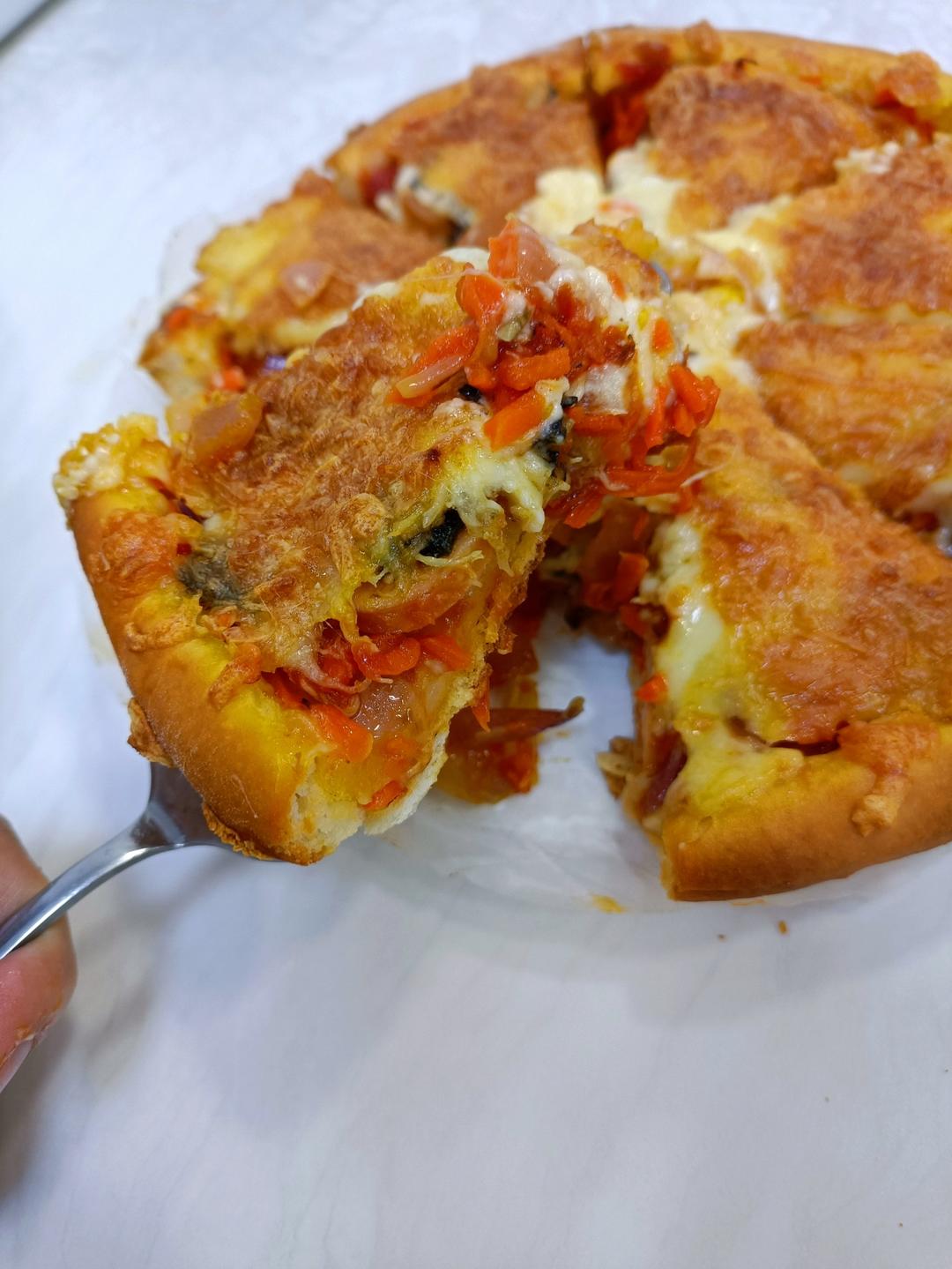 含宣软饼皮做法、自己在家也能做出馅料十足、超拉丝的美味诱人披萨