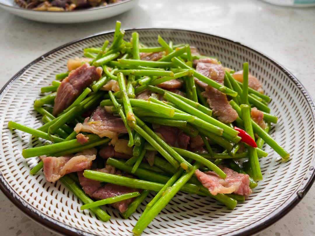 篱蒿炒腊肉