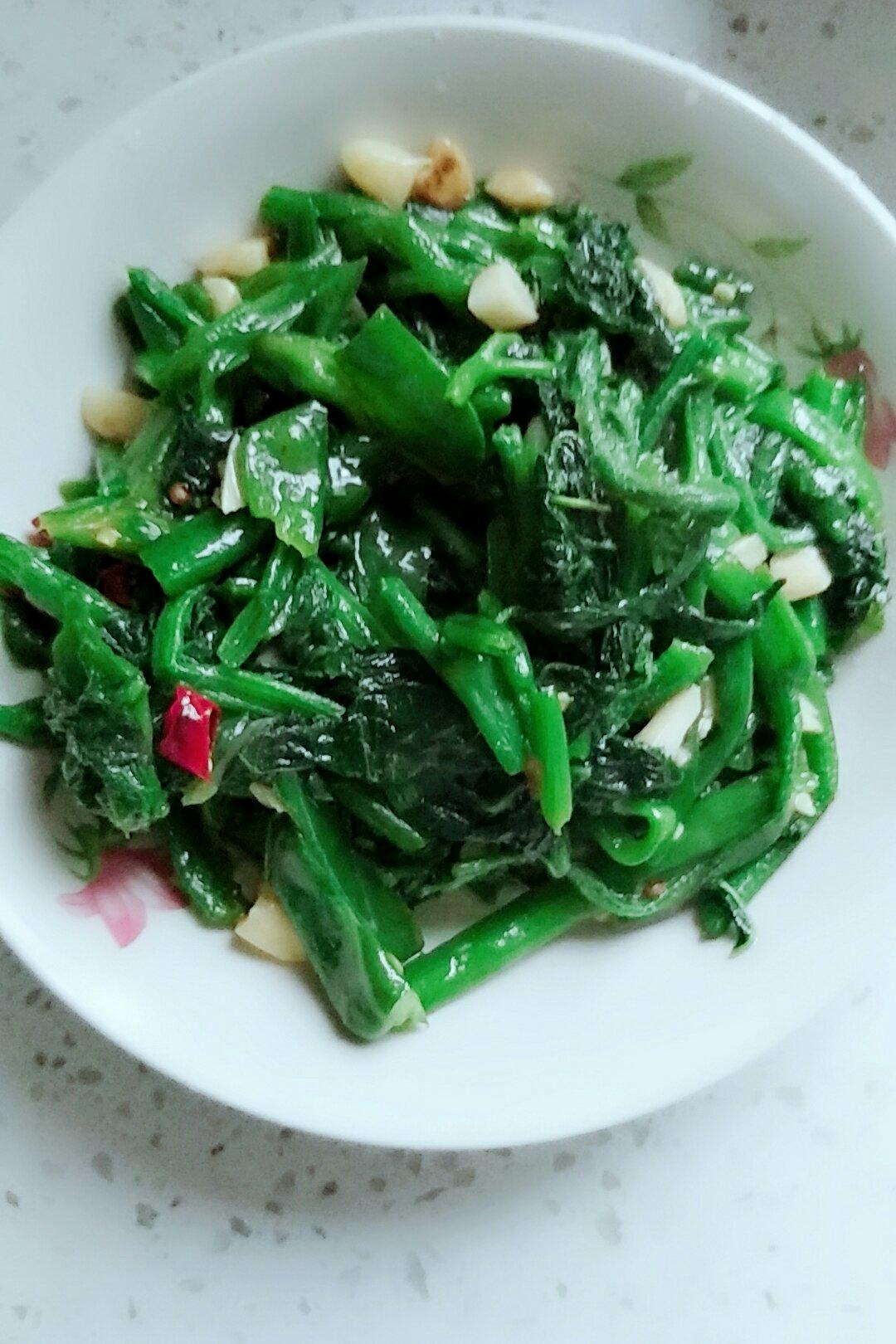 阿梁520做的清炒南瓜叶