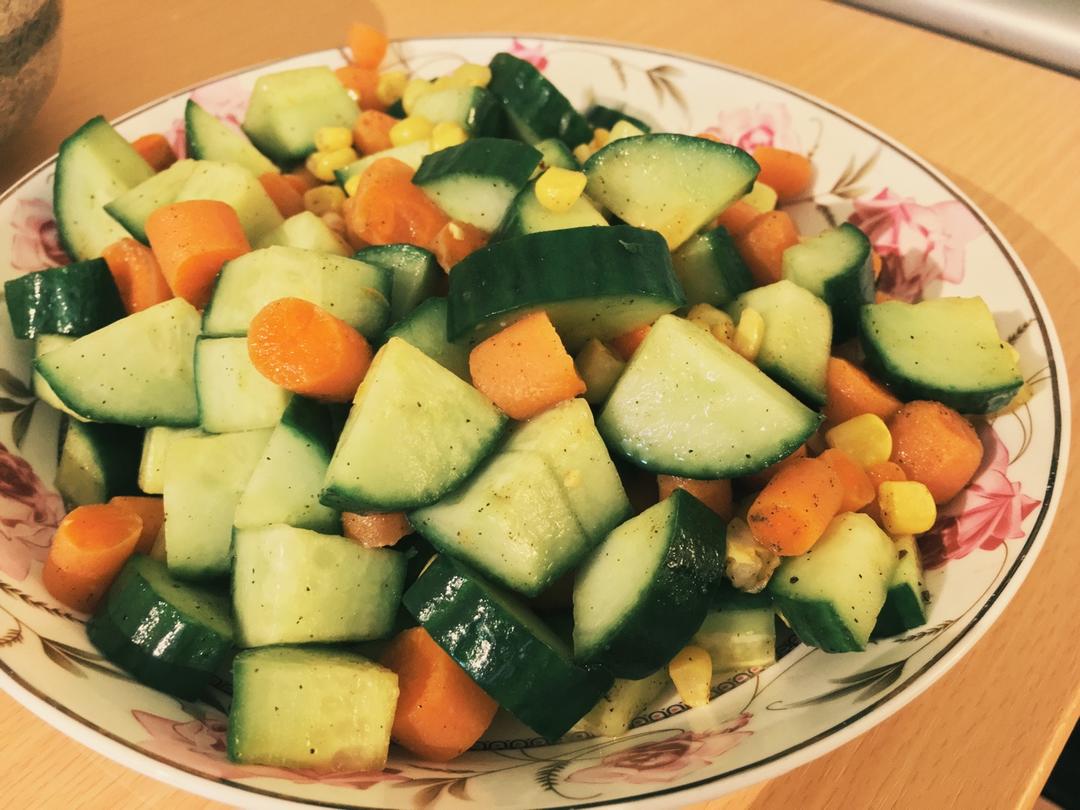 胡萝卜玉米炒黄瓜