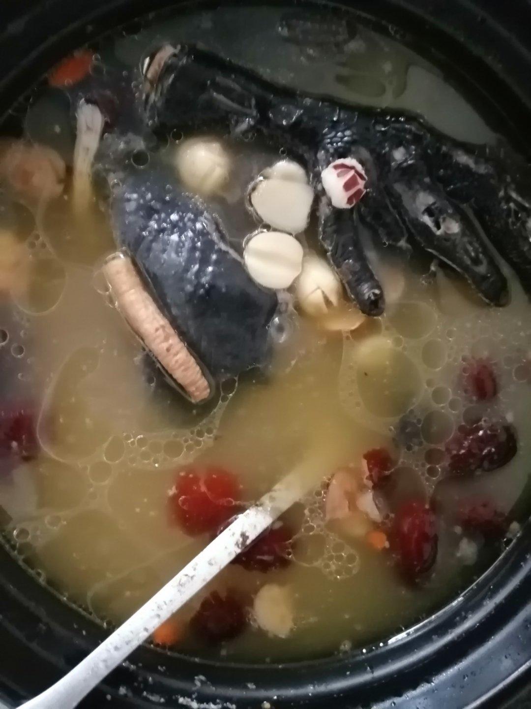 滋补乌鸡汤