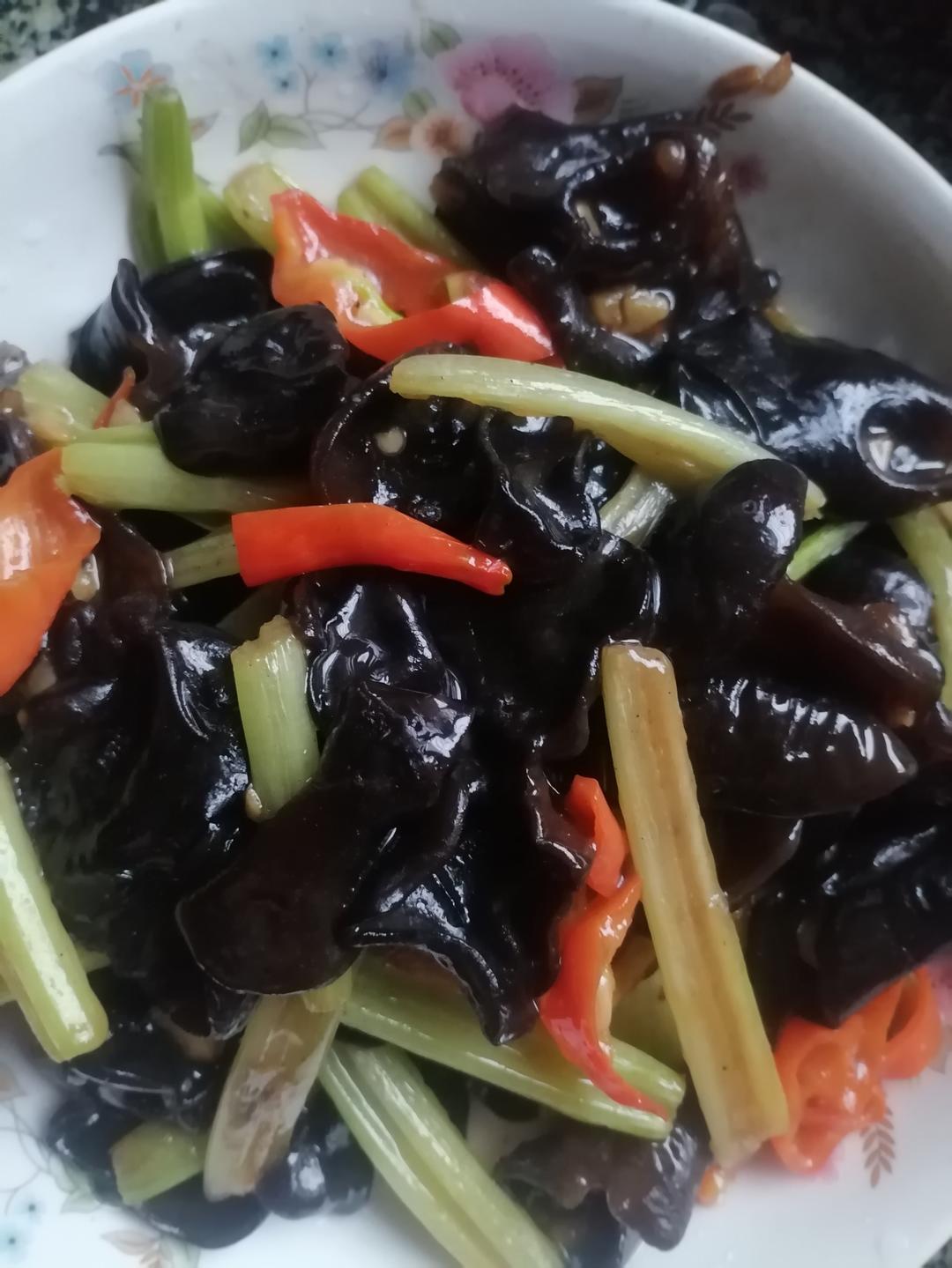 芹菜炒木耳