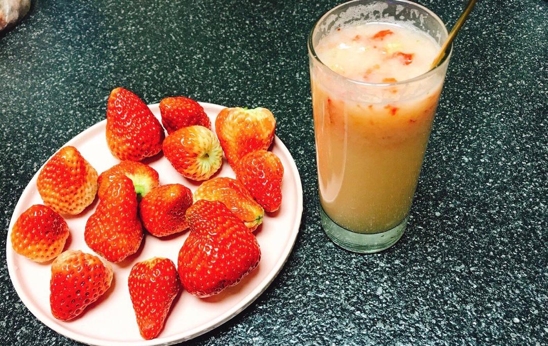 网红饮品～草莓雪碧养乐多