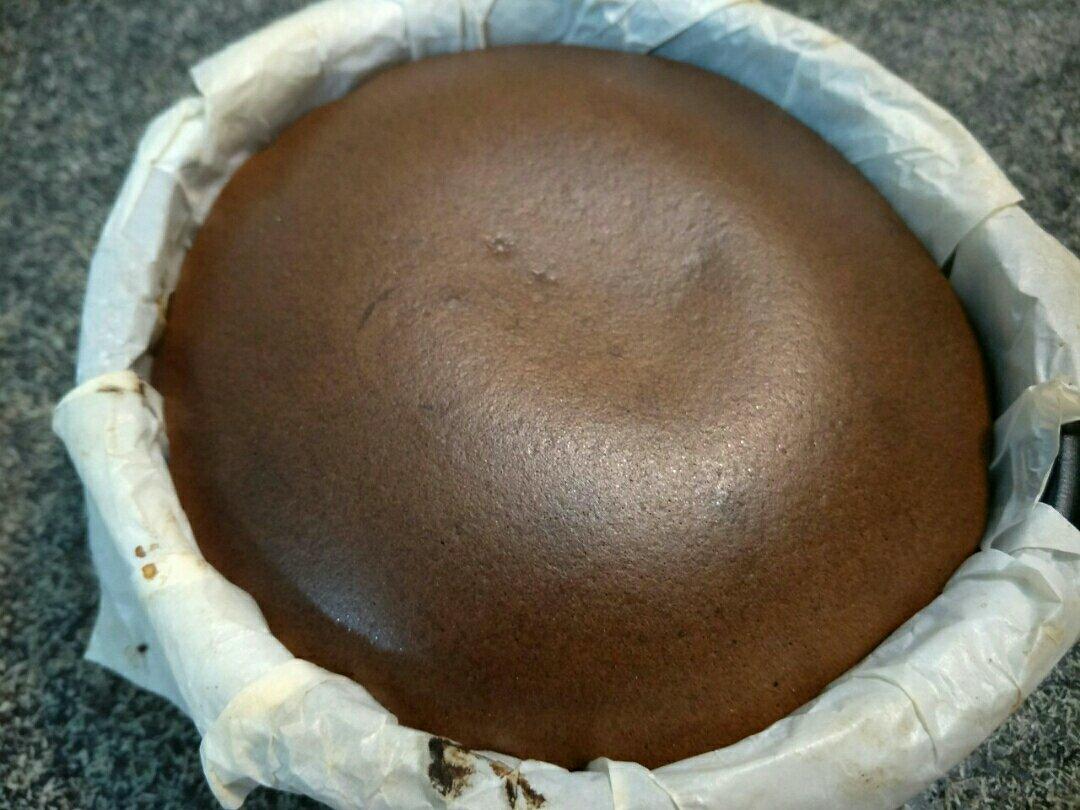 爆浆的巧克力凹蛋糕